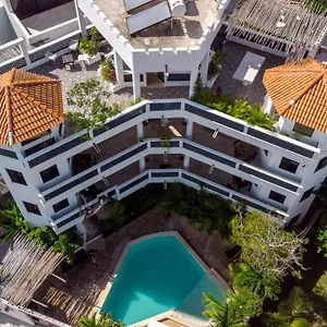 https://the-castle-of-tulum.quintano-roohotels.com